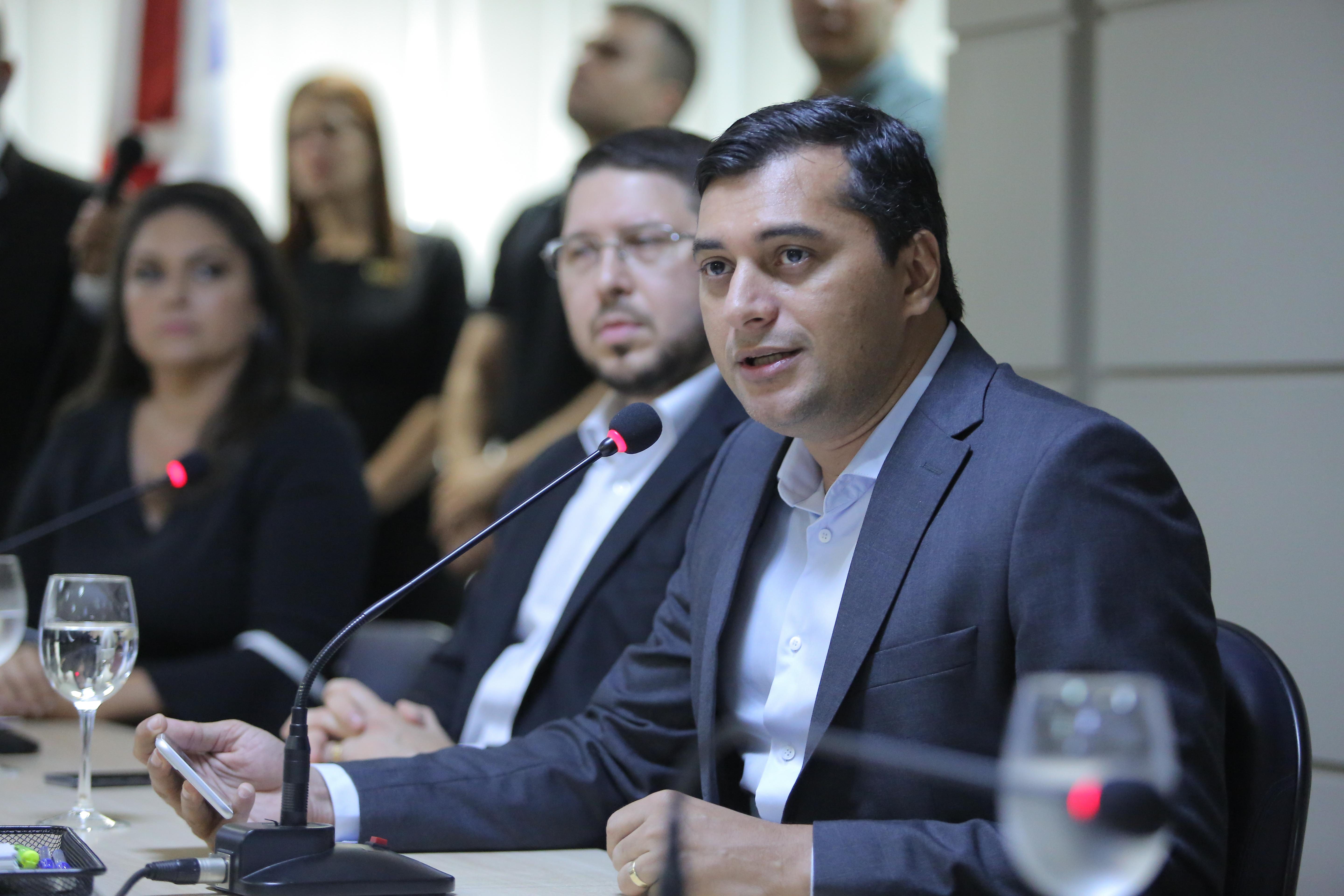 Rombo de R$ 2,3 bilhões no Estado foi falta de responsabilidade das gestões anteriores, diz governador