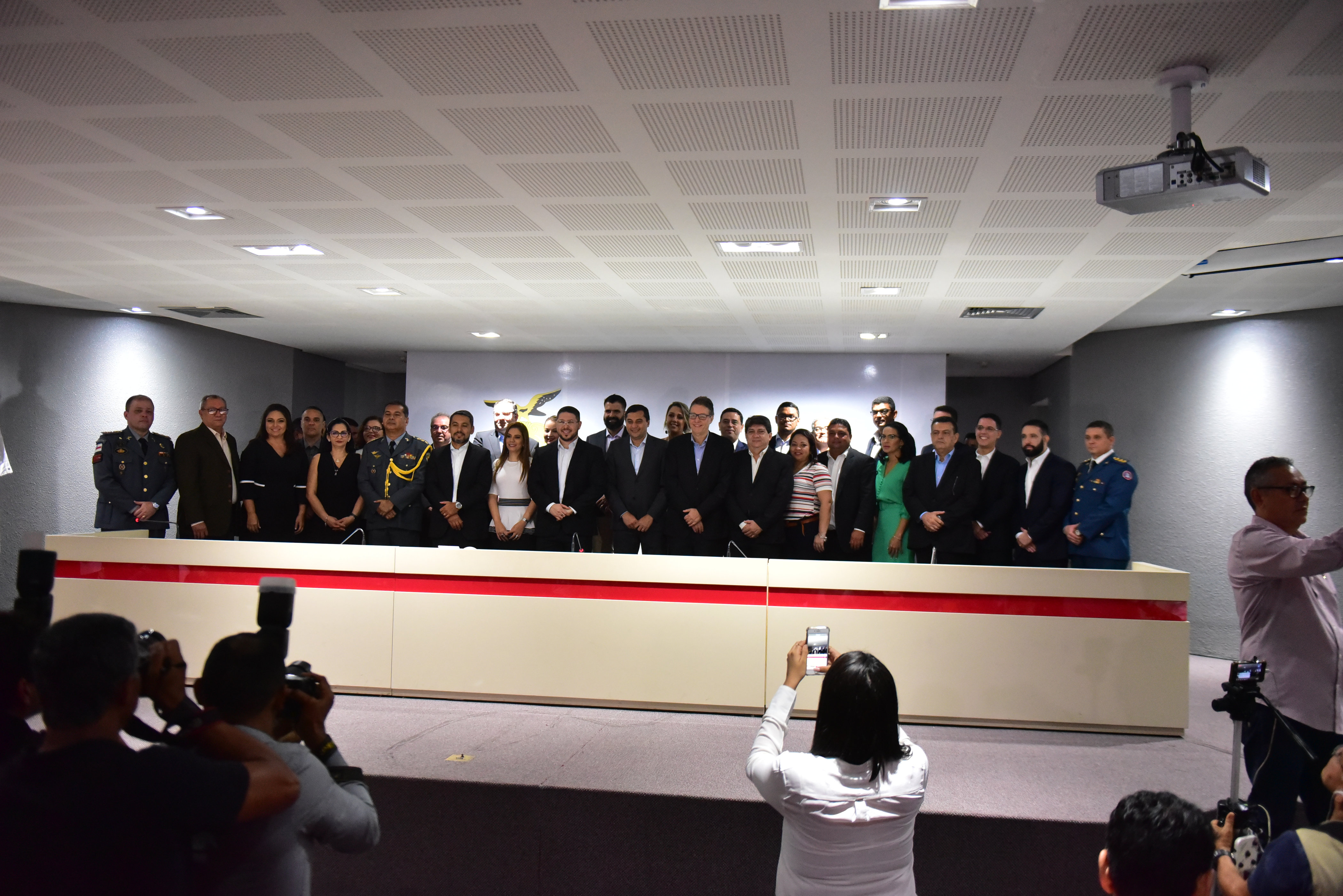 Wilson Lima empossa novos secretários de Estado