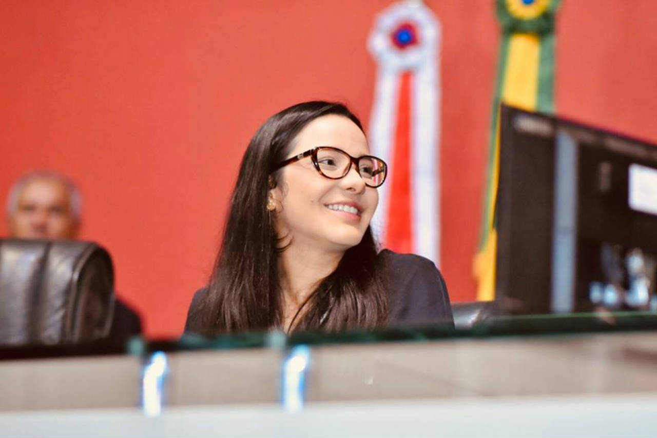 Dra Mayara deixa cargo de vice-prefeita para assumir vaga na Aleam