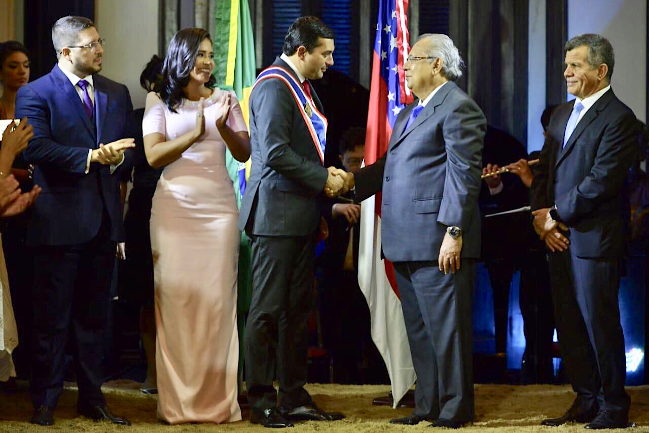 Wilson Lima recebe faixa de Amazonino no Palácio Rio Negro