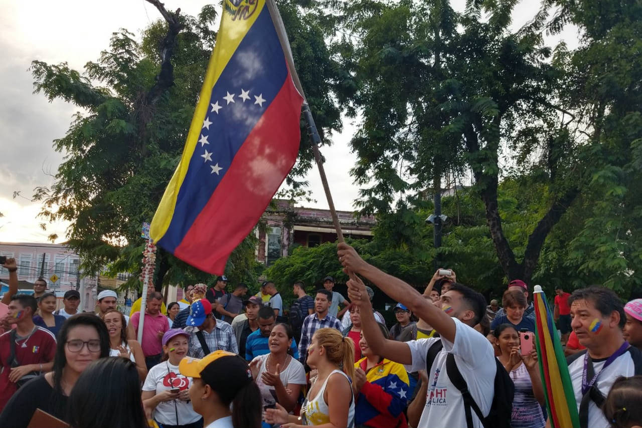 Venezuelanos fazem protesto em Manaus contra o governo de Nicolás Maduro