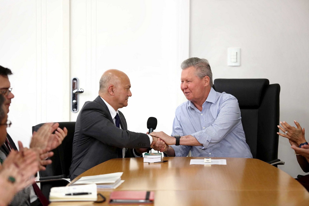 Arthur Virgílio recebe novo superintendente da Suframa