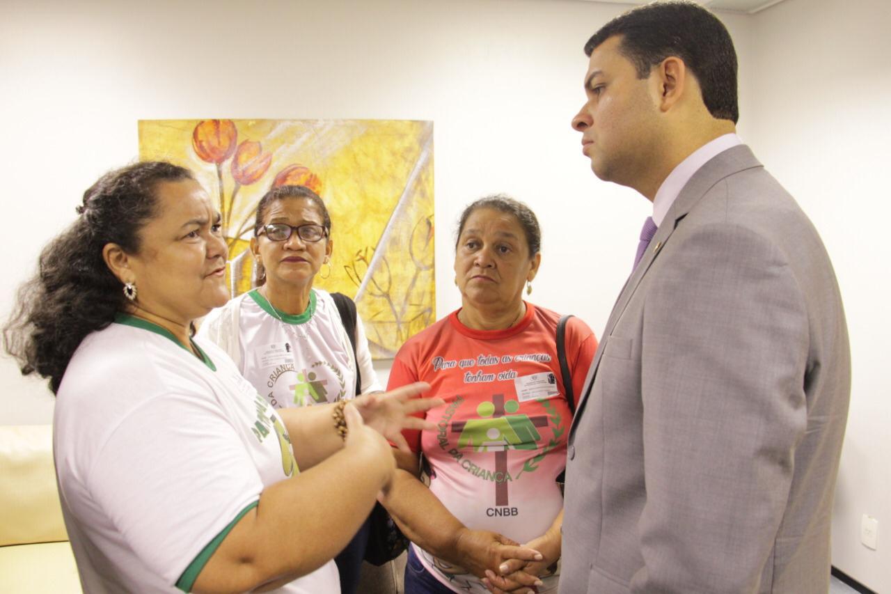 Saullo Viana  se reúne com vítimas do incêndio em Educandos