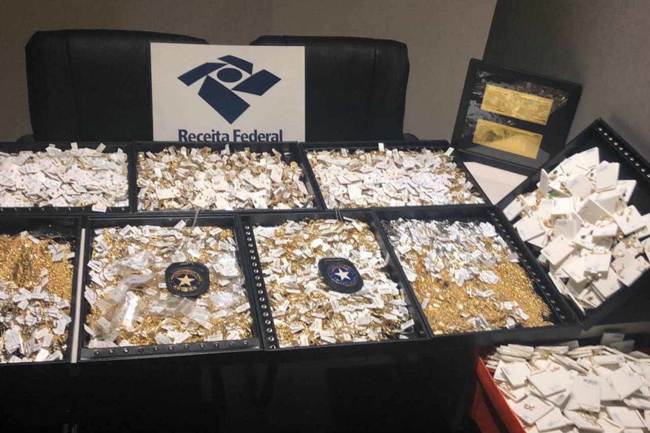 Receita Federal apreende 60kg de joias em Manaus