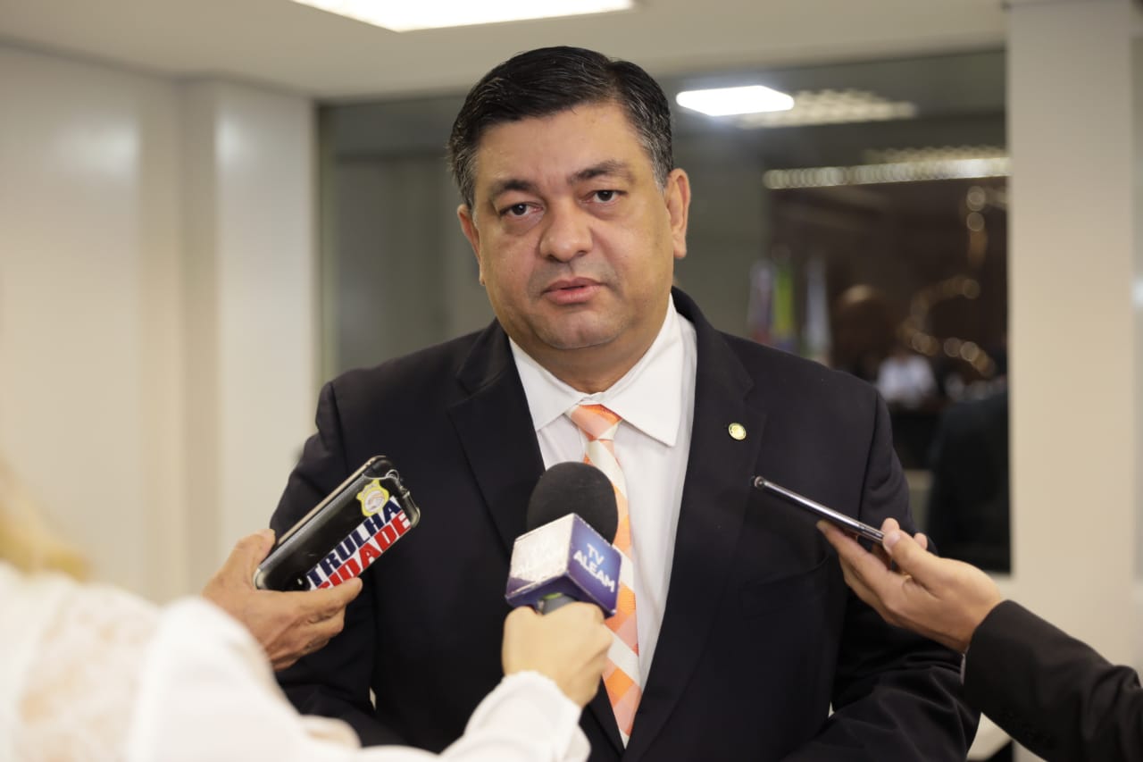 Dermilson abrirá mão do auxílio-paletó no valor de R$ 36 mil