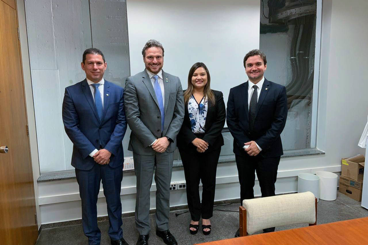 Joana Darc representa Frente Parlamentar em defesa dos animais, em Brasília