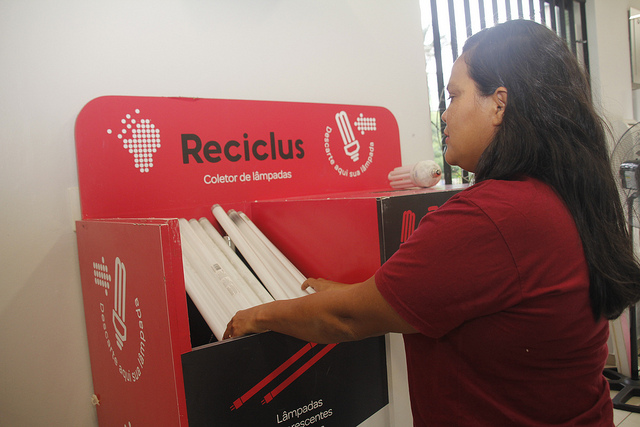 Manaus já possui cinco pontos de coleta de lâmpadas fluorescentes