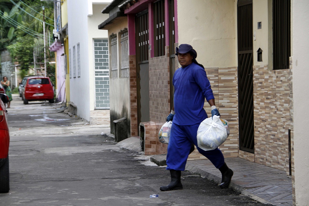 Cobrança da taxa de coleta do lixo é suspensa em Manaus