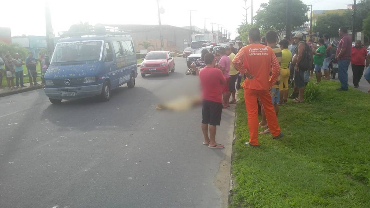 Homem morre esmagado ao cair de motocicleta na zona Norte de Manaus