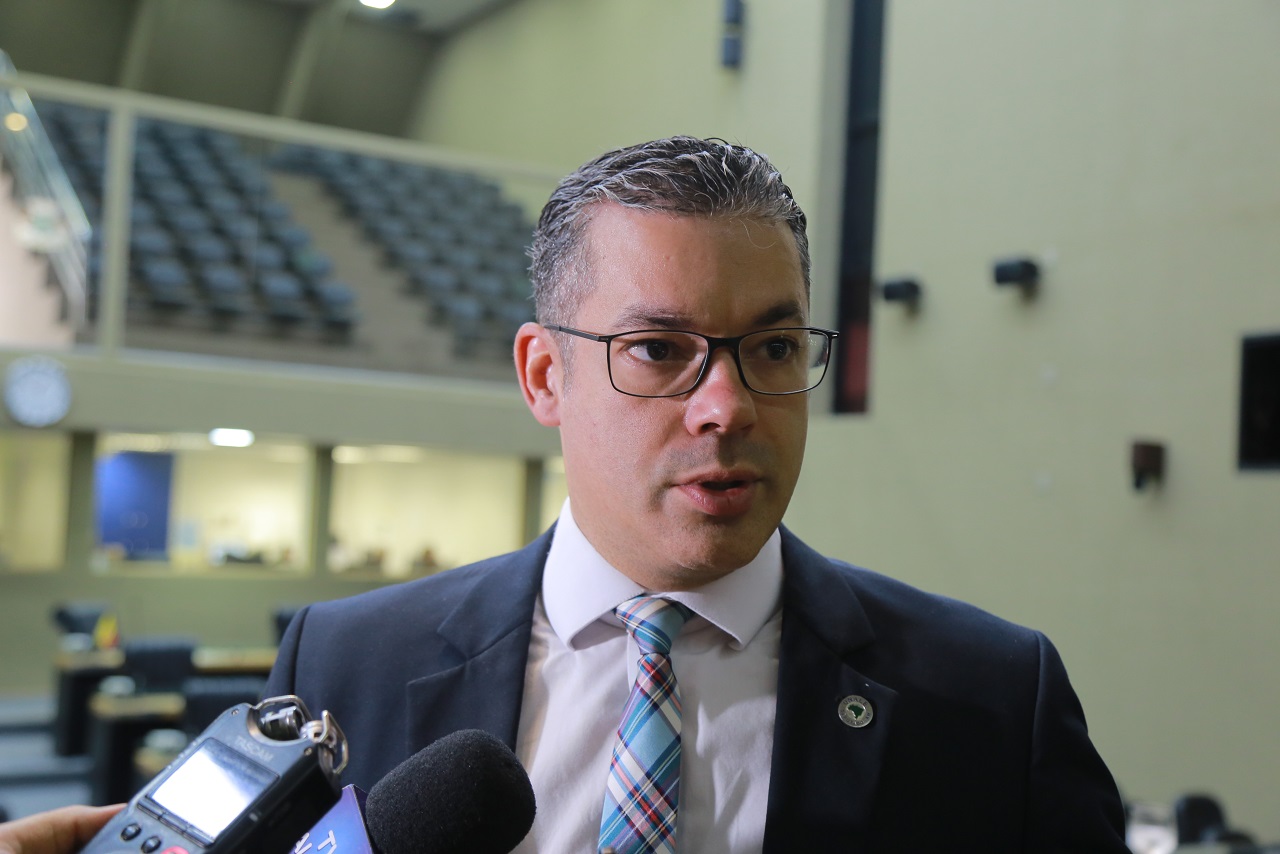 Josué Neto solicita reforma de escola do Careiro Castanho