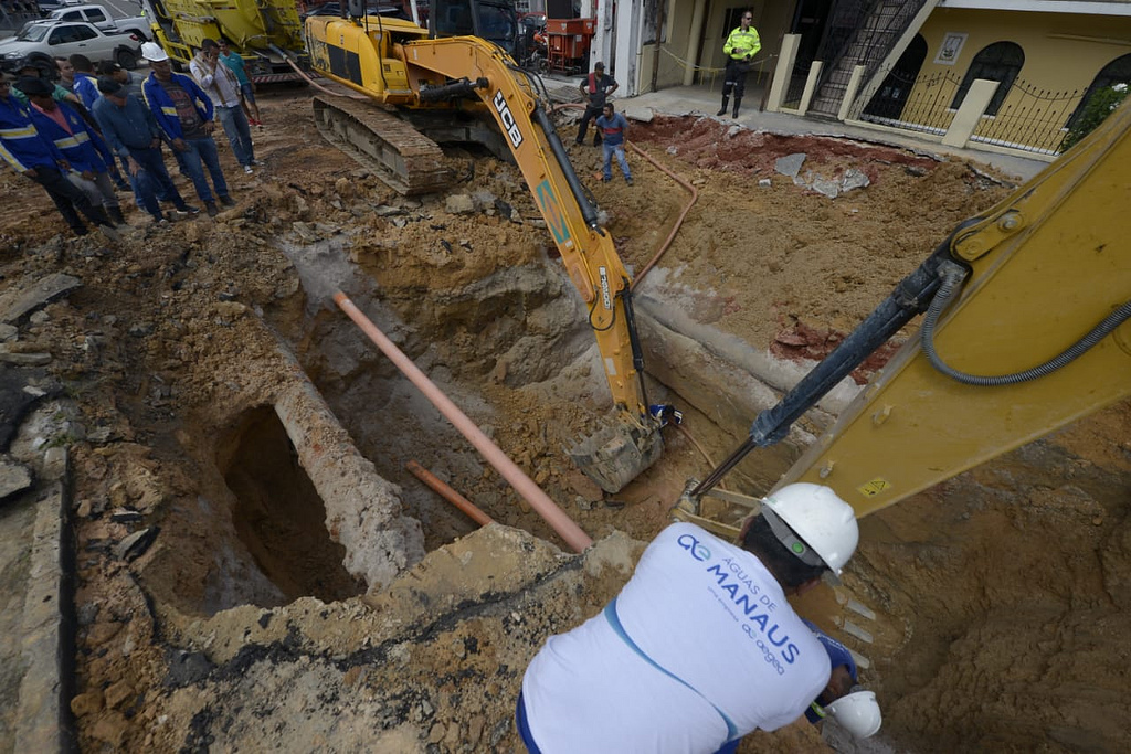 Bairros ficam sem água em virtude de obra da Prefeitura