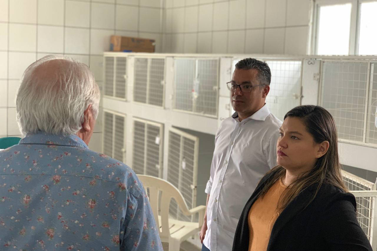 Josué Neto e Joana Darc buscam modelo de hospital veterinário de baixo custo para ser implantado no Amazonas