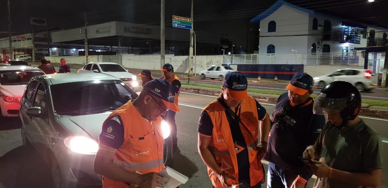 Detran-AM multa 21 motoristas por embriaguez ao volante