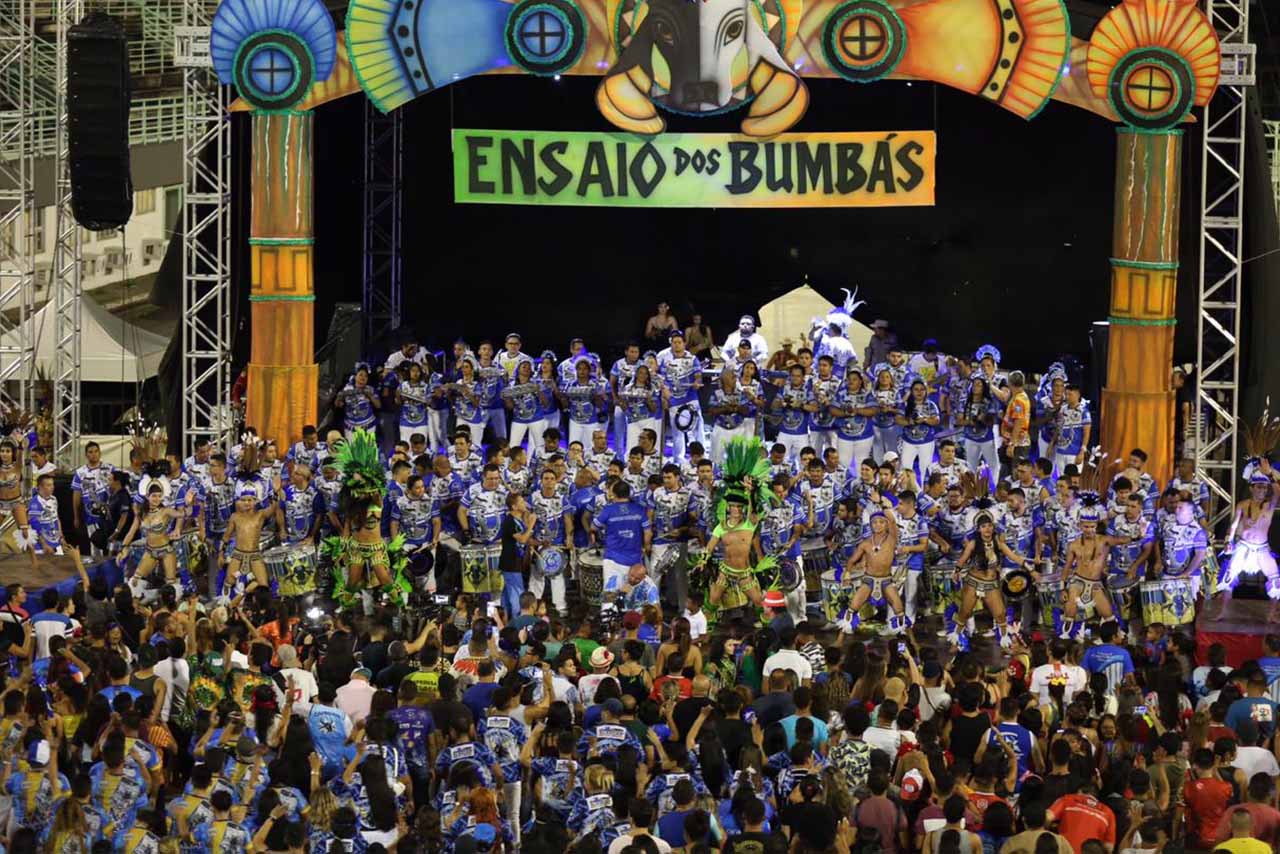 Festa no Sambódromo abre temporada dos Bumbás