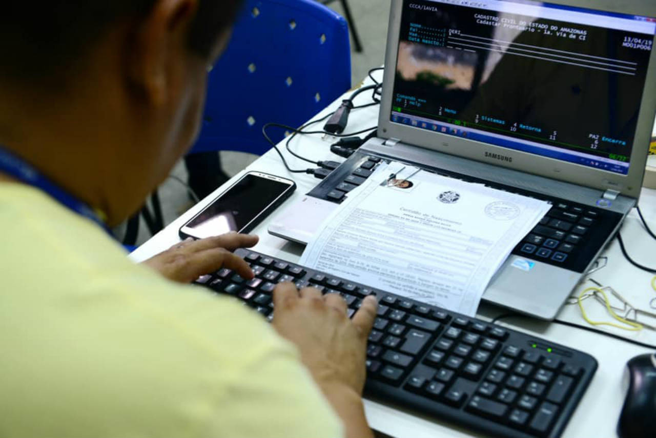 Pais de criação podem solicitar certidão socioafetiva no Amazonas