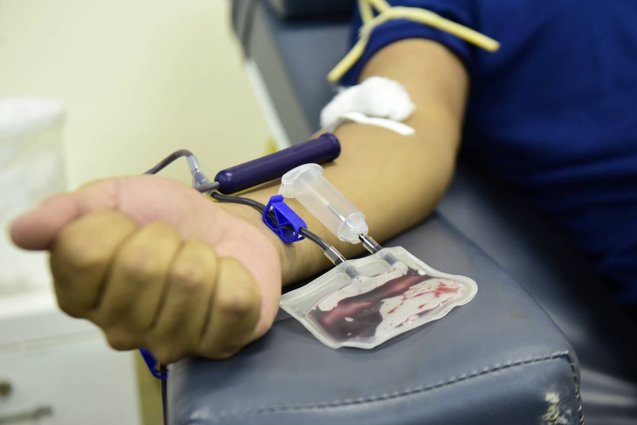 Hemoam convoca doadores de sangue O+ para doação urgente