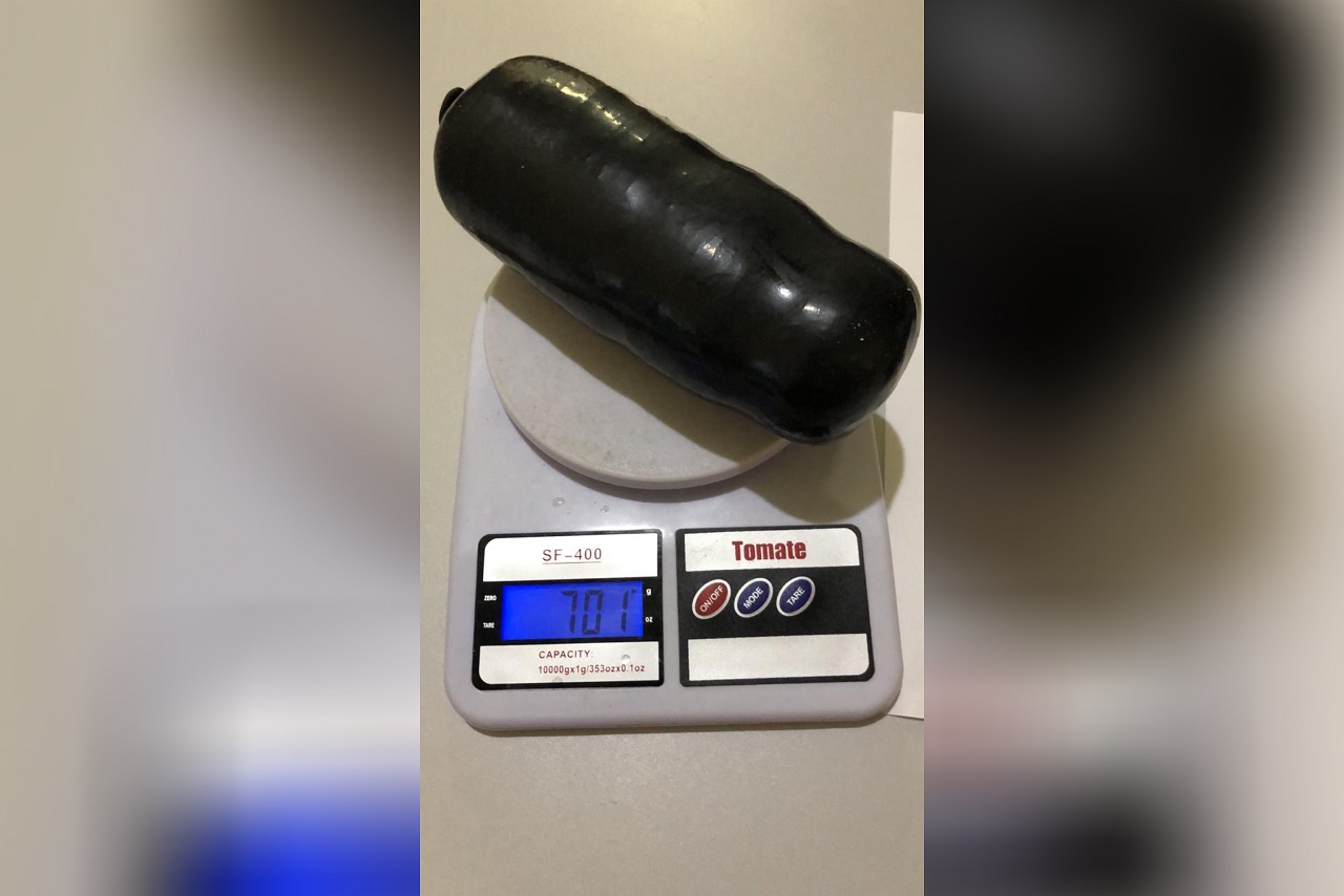 Mulher é presa com 700g de drogas nas partes íntimas