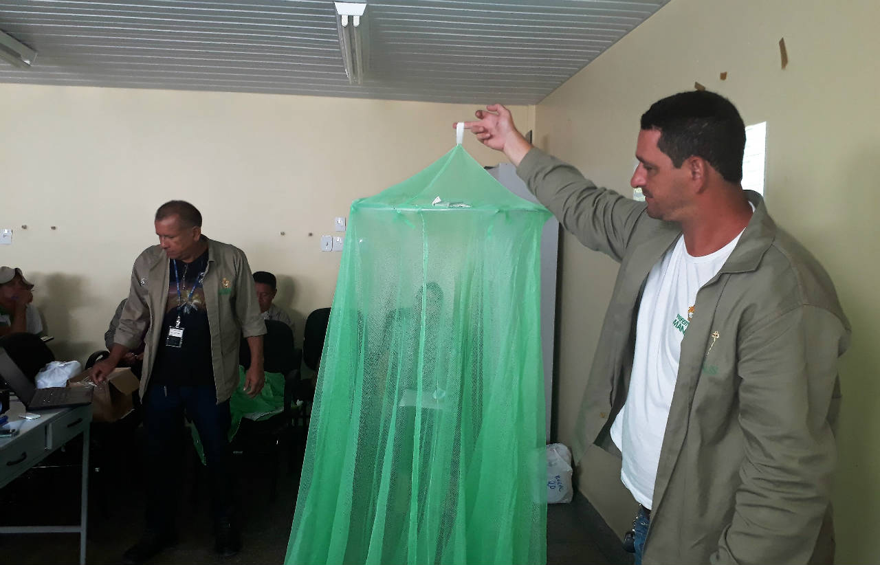 Prefeitura instala mosquiteiros para combate à malária