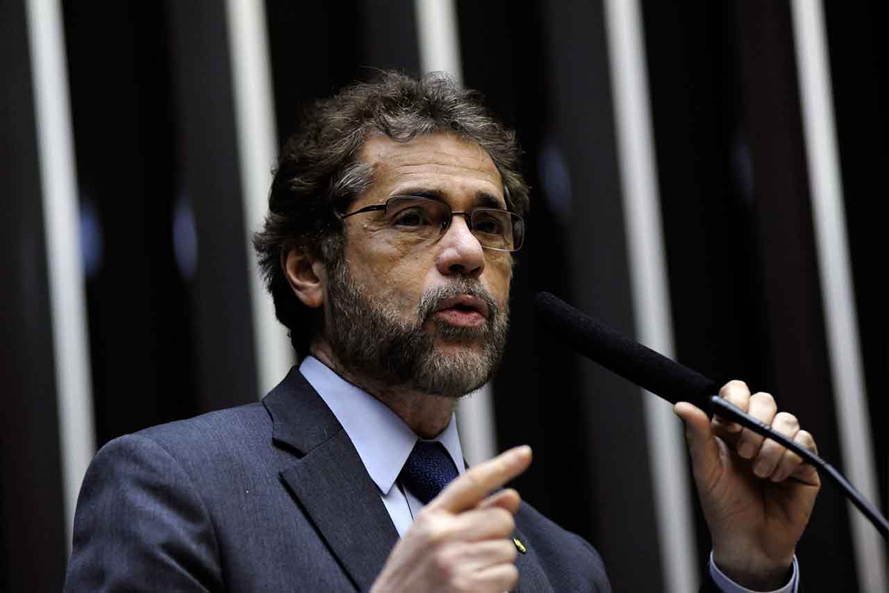 Plínio Valério: &#8220;Paulo Guedes quer matar a Zona Franca por asfixia&#8221;