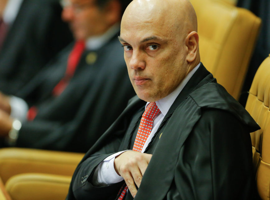 Alexandre de Moraes revoga decisão que censurou &#8216;Crusoé&#8217; e &#8216;O Antagonista&#8217;