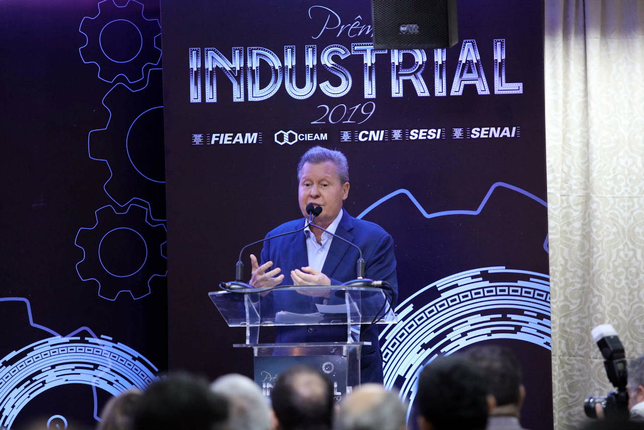 Arthur Virgílio defende valorização do PIM durante premiação Industrial do Ano