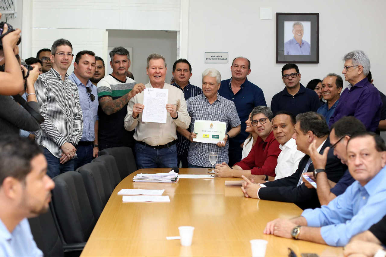 Arthur Virgílio anuncia recapeamento em mais 160 vias da capital