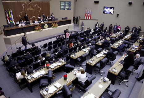 Aleam aprova projeto para reajuste de 4,73% aos profissionais da educação