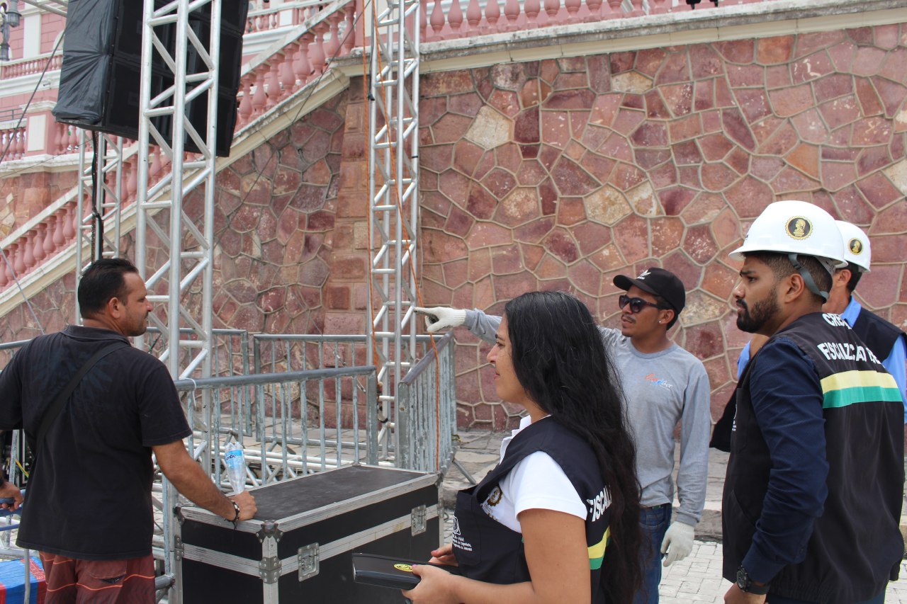 Crea fiscaliza exercício profissional na montagem do show de Marília Mendonça