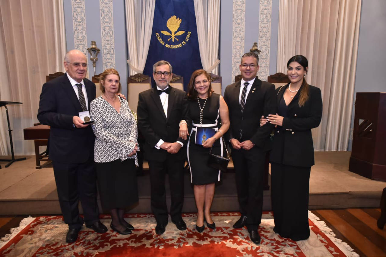 Academia Amazonense de Letras homenageia Josué Neto com Medalha do Centenário