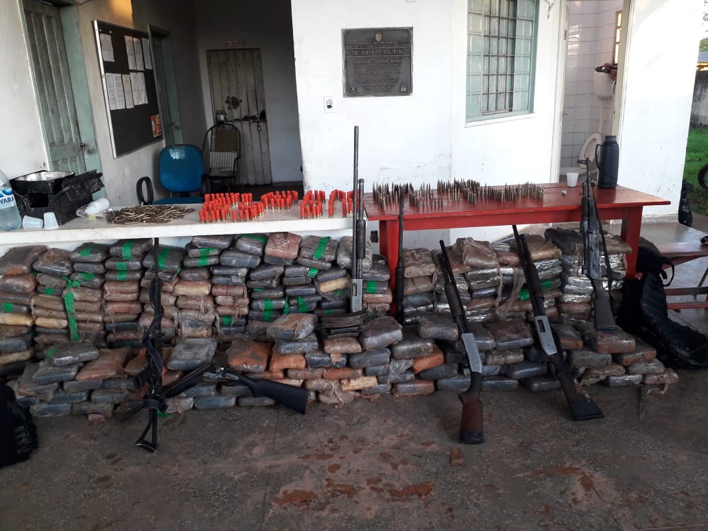 Polícia apreende mais de 300 kg de droga, fuzis e munições em Manaquiri
