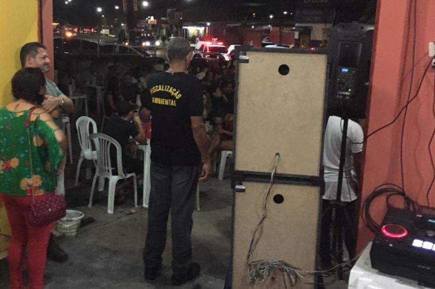 Fiscalização contra poluição sonora multa seis estabelecimentos em Manaus