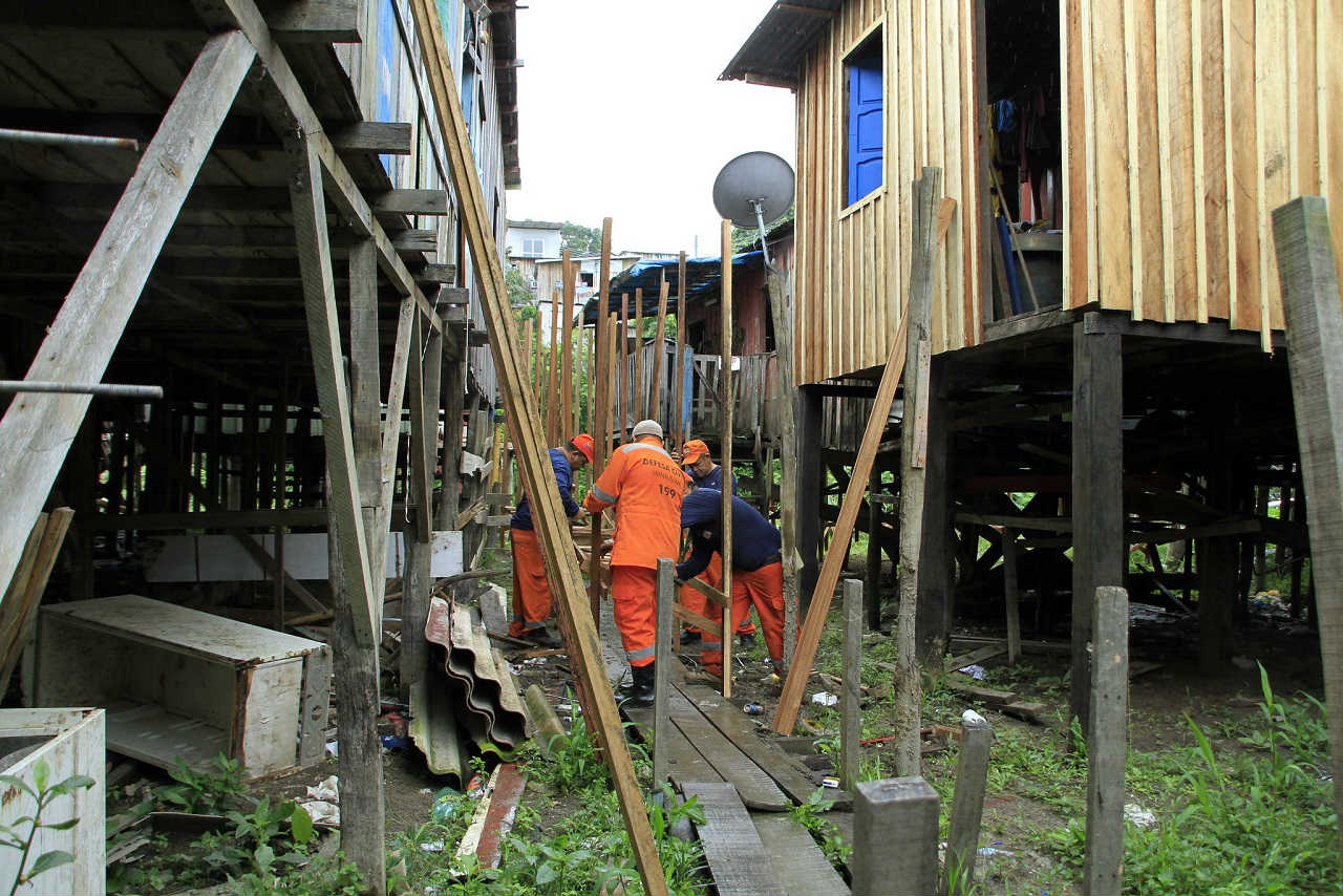 Prefeito anuncia Situação de Emergência em Manaus por conta da cheia