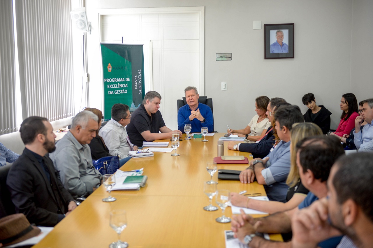 Arthur reúne secretários e cobra cumprimento das metas da gestão
