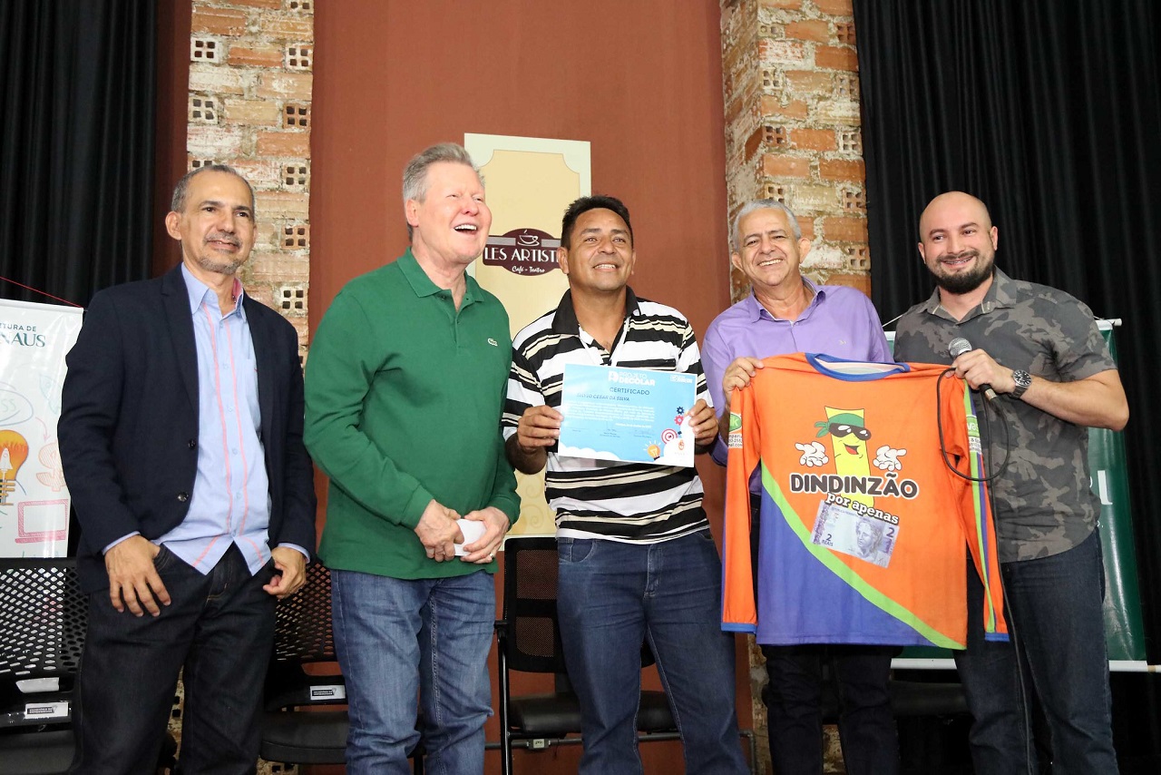 Arthur Virgílio certifica 175 alunos do projeto ‘Decolar’