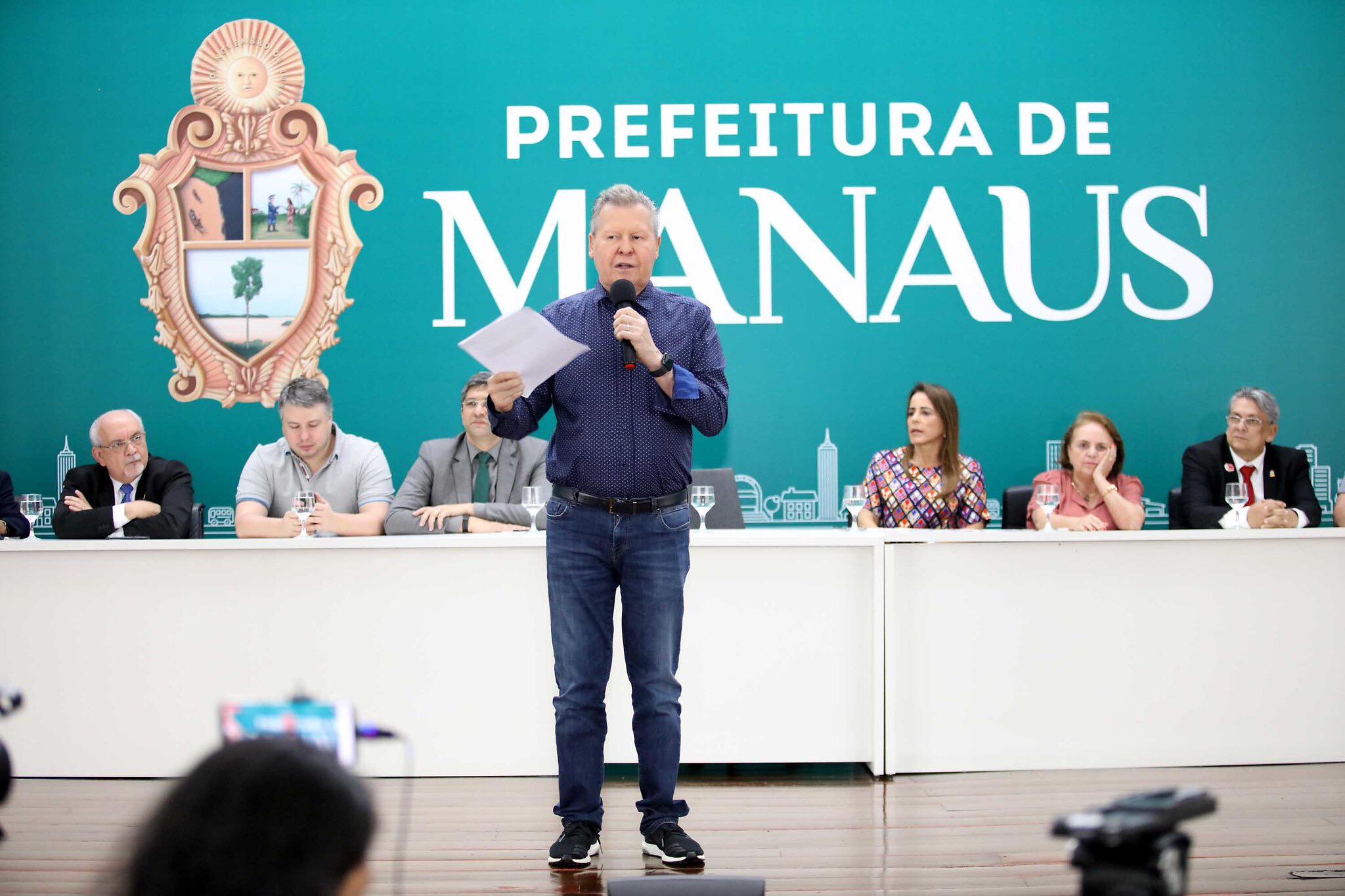 Arthur Neto anuncia antecipação da primeira parcela do 13º salário