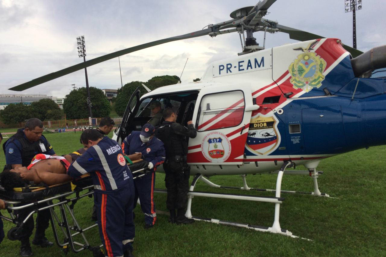 Helicóptero da SSP-AM auxilia em resgate de jovem picado por cobra