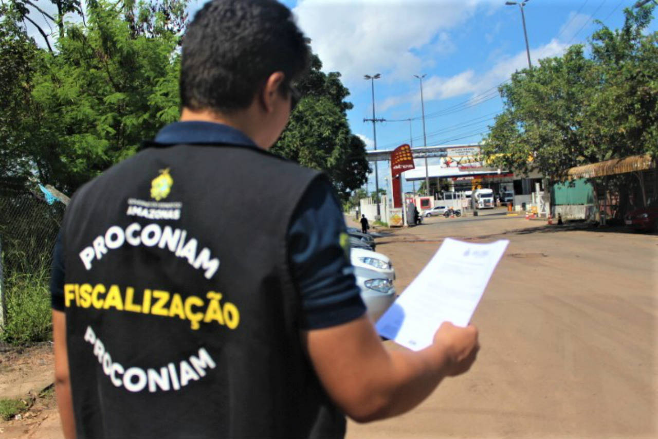 Refinarias de Manaus são notificadas por não baixarem valor do combustível