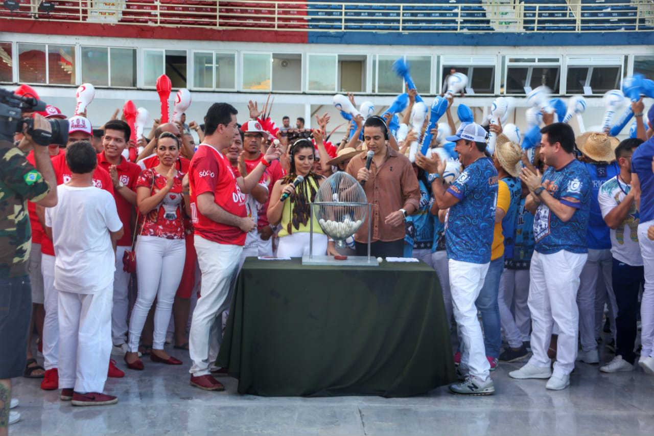 Garantido abre e Caprichoso encerra o Festival de Parintins