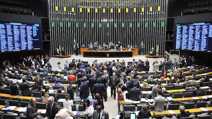 Seis deputados federais do Amazonas devem votar a favor da reforma da Previdência