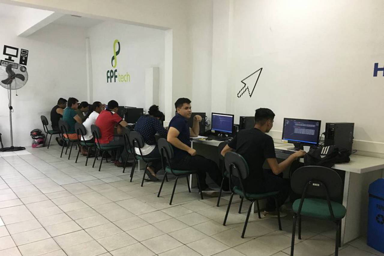 Projeto oferece cursos gratuitos de informática e programador web em Manaus