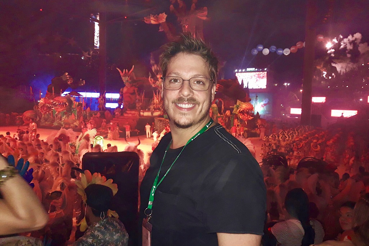 Fábio Porchat fica extasiado com Festival de Parintins