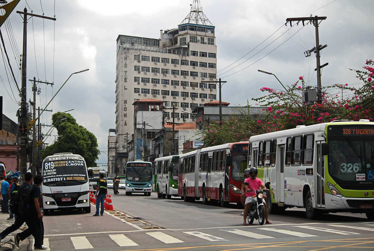 Linhas de ônibus terão frotas reduzidas em Manaus