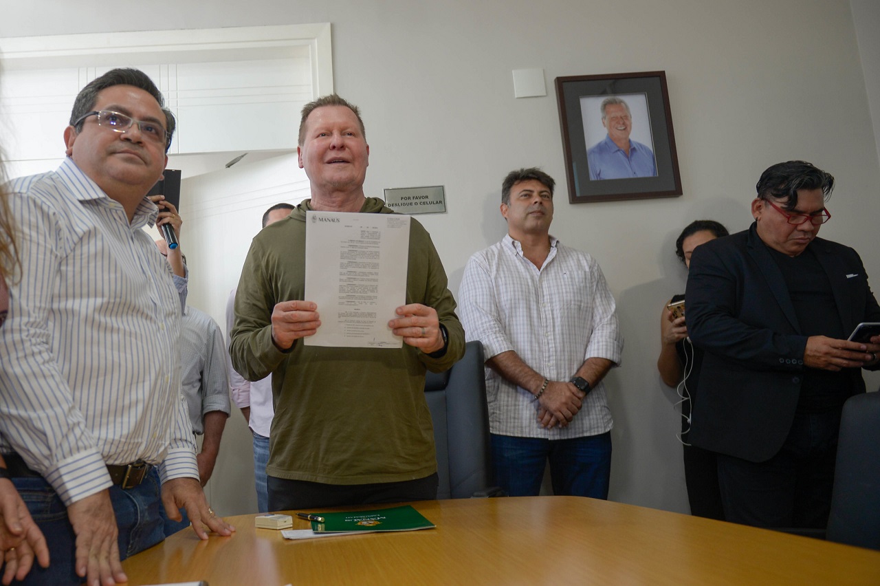 Arthur Virgílio assina novo decreto para gerar economia de R$ 58 milhões