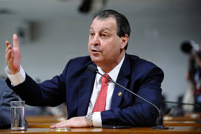 Omar diz que portaria de Bolsonaro vai quebrar o país