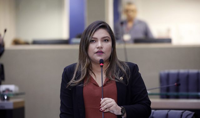 Lei prevê penalidade à estabelecimentos que praticarem atos de discriminação contra clientes