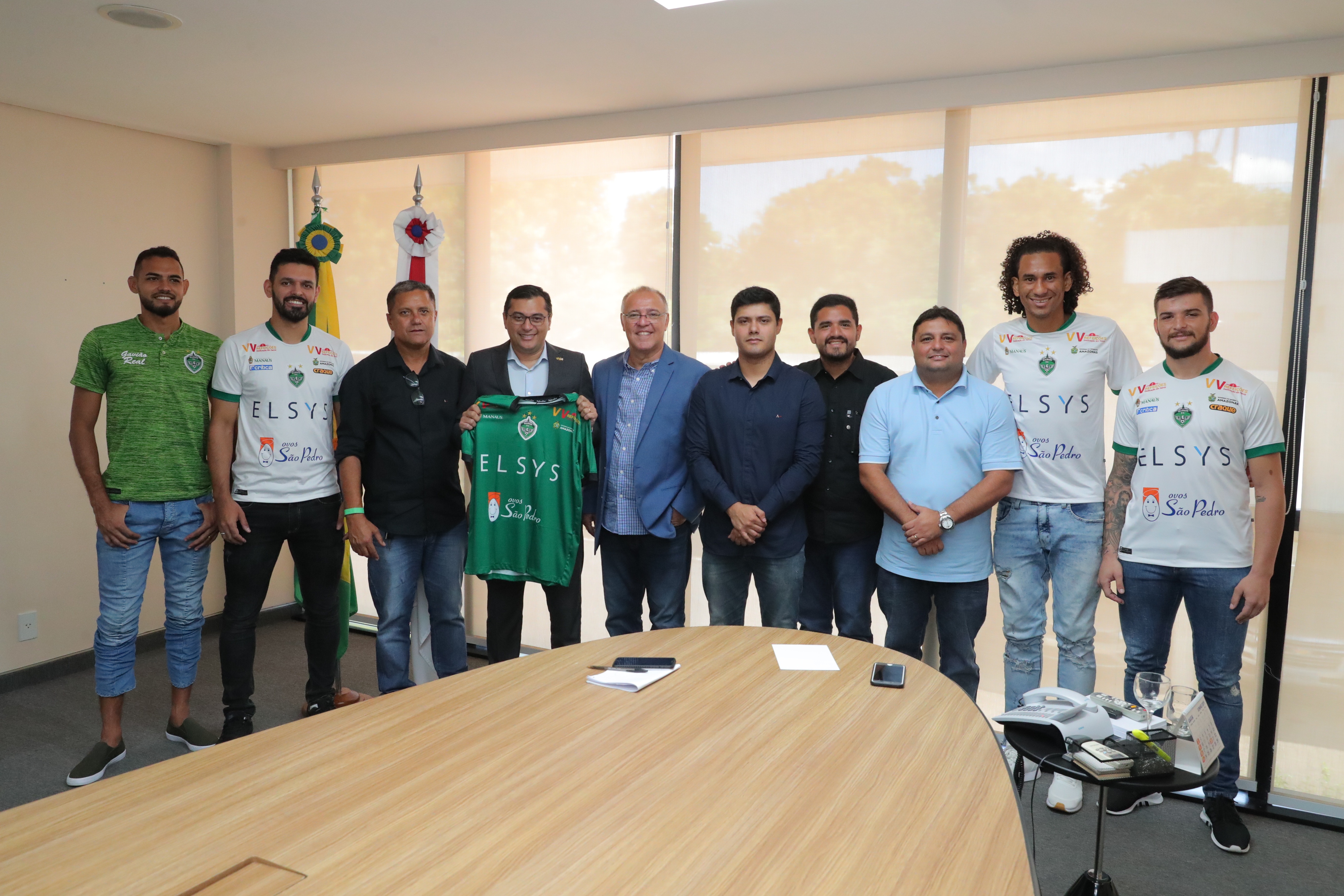 Wilson Lima recebe jogadores e dirigentes do Manaus Futebol Clube
