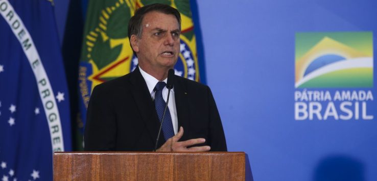 Bolsonaro defende fim dos cursos de formação para condutores que vão tirar CNH