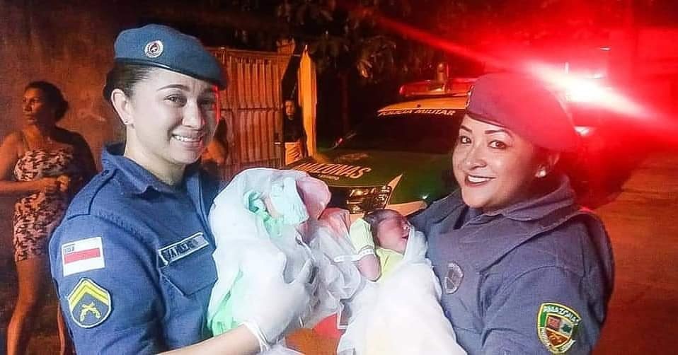 Policiais militares ajudam a realizar parto de gêmeos em Manaus