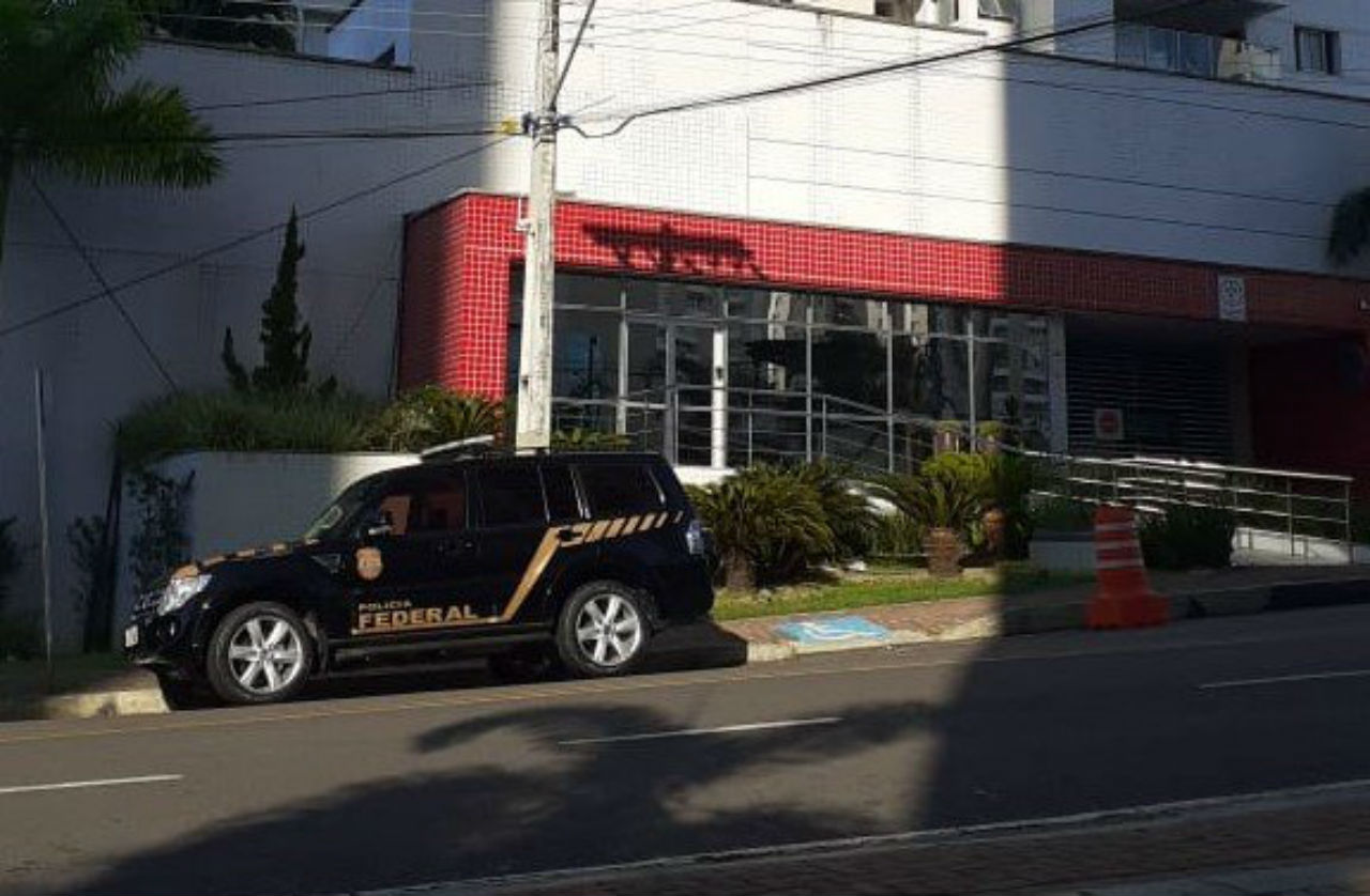 Polícia deflagra operação e &#8216;visita&#8217; condomínios na Morada do Sol