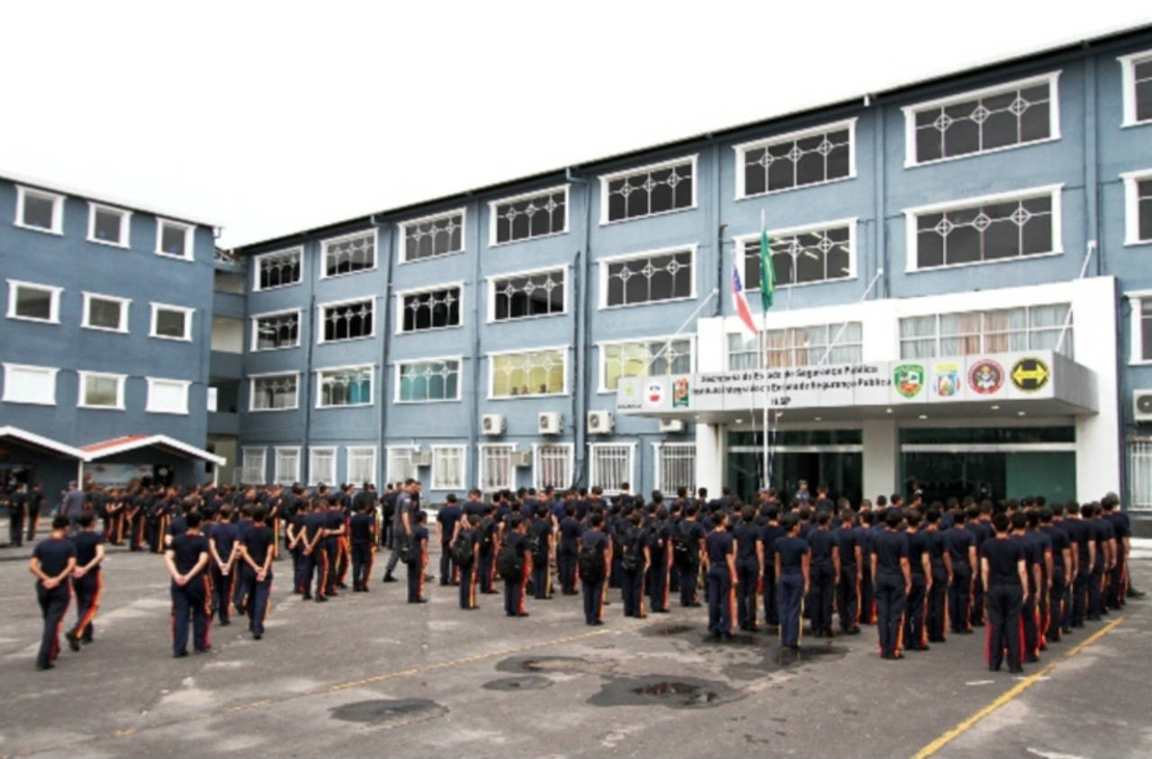 CMPM suspende aulas e campus da Nilton Lins é fechado para receber Bolsonaro